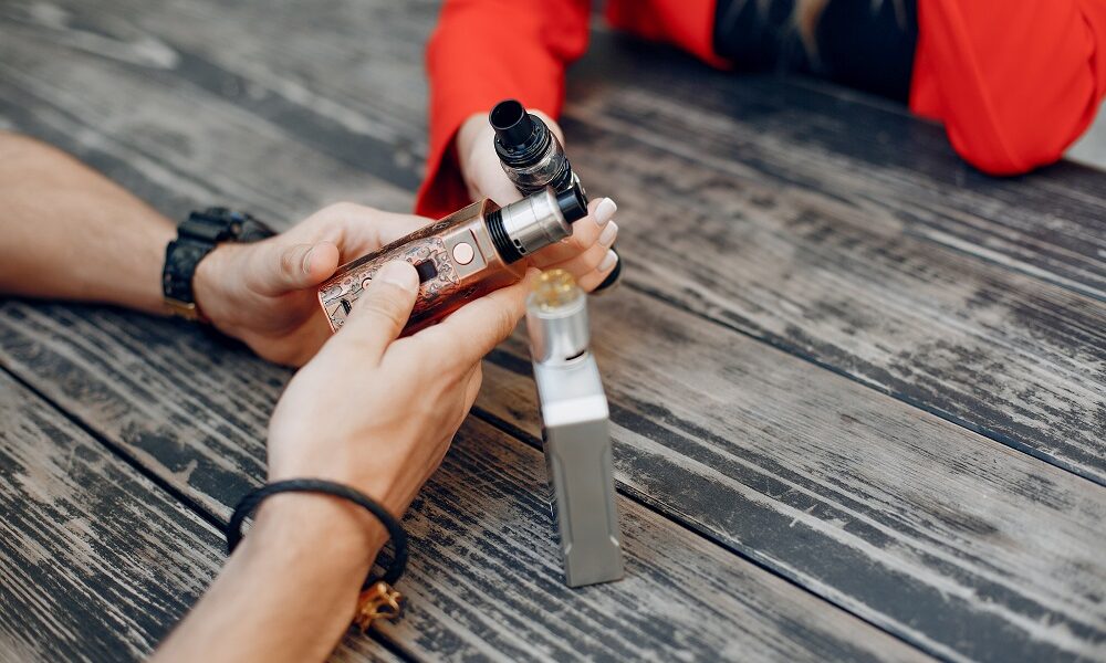 Why disposable vape pens are a safer option for new vapers?